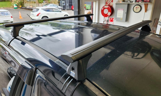 Toyota Vanguard - CRUZ Roof Racks Aero Bars clamp on type