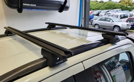 Isuzu Dmax with Flush Rails - Yakima TrimHD Racks