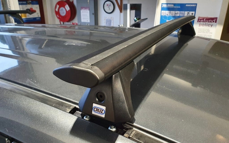 Load image into Gallery viewer, Roof racks Toyota Vanguard - CRUZ Roof Racks Aero Bars bolt on type
