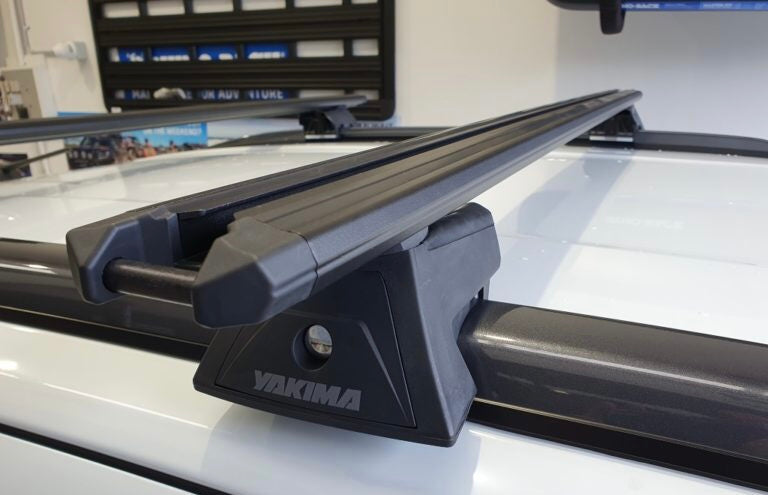 Load image into Gallery viewer, Isuzu Dmax with Flush Rails - Yakima TrimHD Racks
