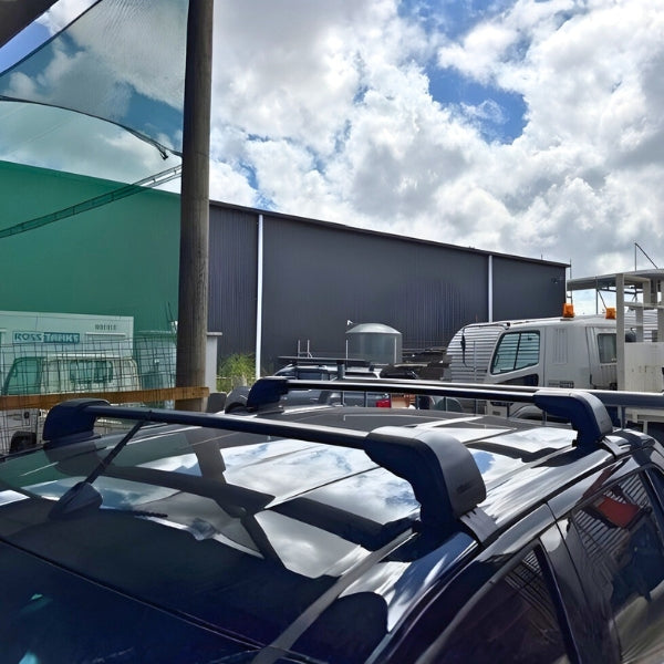 Load image into Gallery viewer, TOYOTA Hilux 2015 onwards - Yakima Flush Mount

