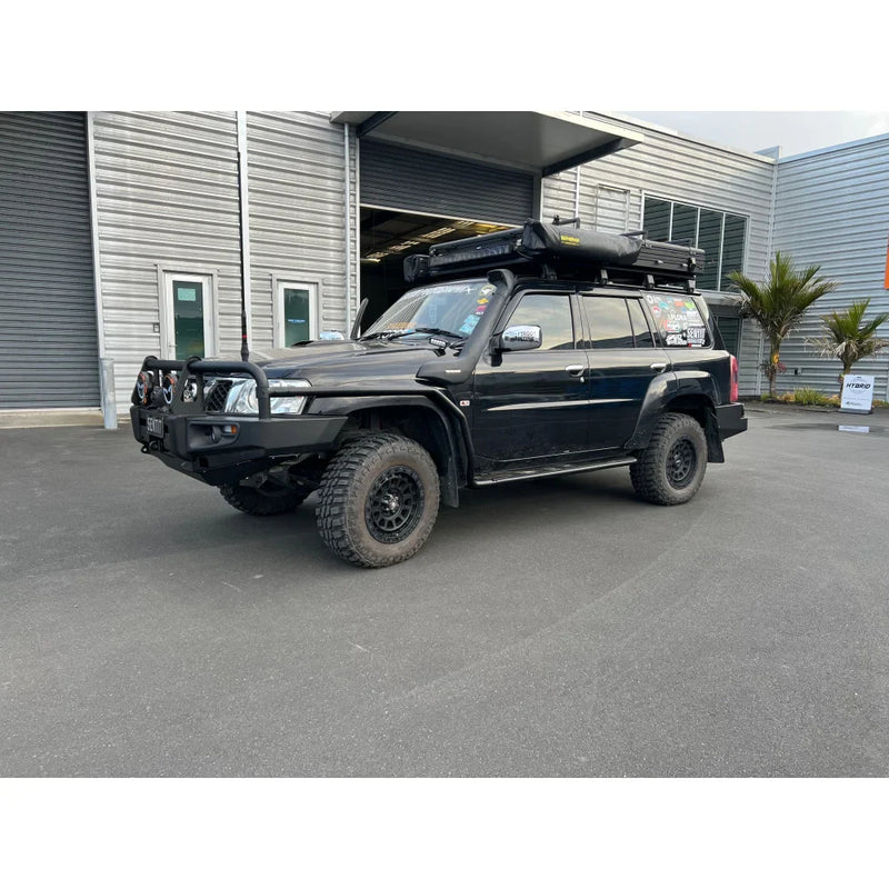 Load image into Gallery viewer, Black off-road vehicle with roof tent and steel checker plate side steps, suitable for Nissan Patrol Y61 with fitting video
