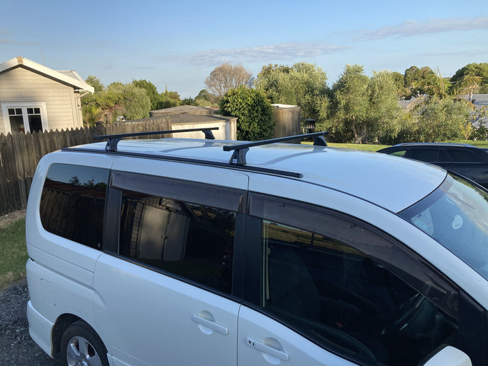 Toyota Isis - CRUZ Roof Racks 2 bar kit